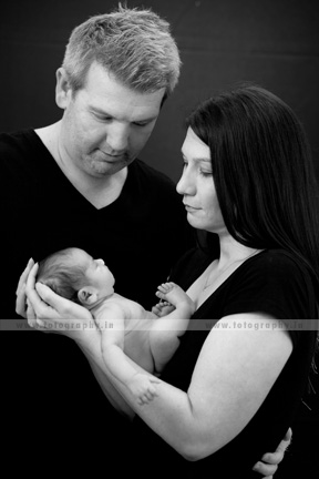 Newborn shoot by Totography-Happy parents